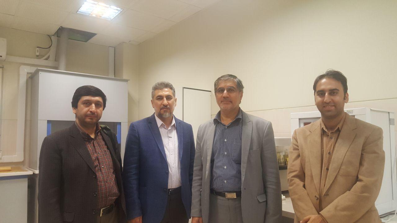 رئیس آزمایشگاه های مرجع سازمان غذا و دارو از آزمایشگاه معاونت غذا ودارو شیراز بازدید نمود