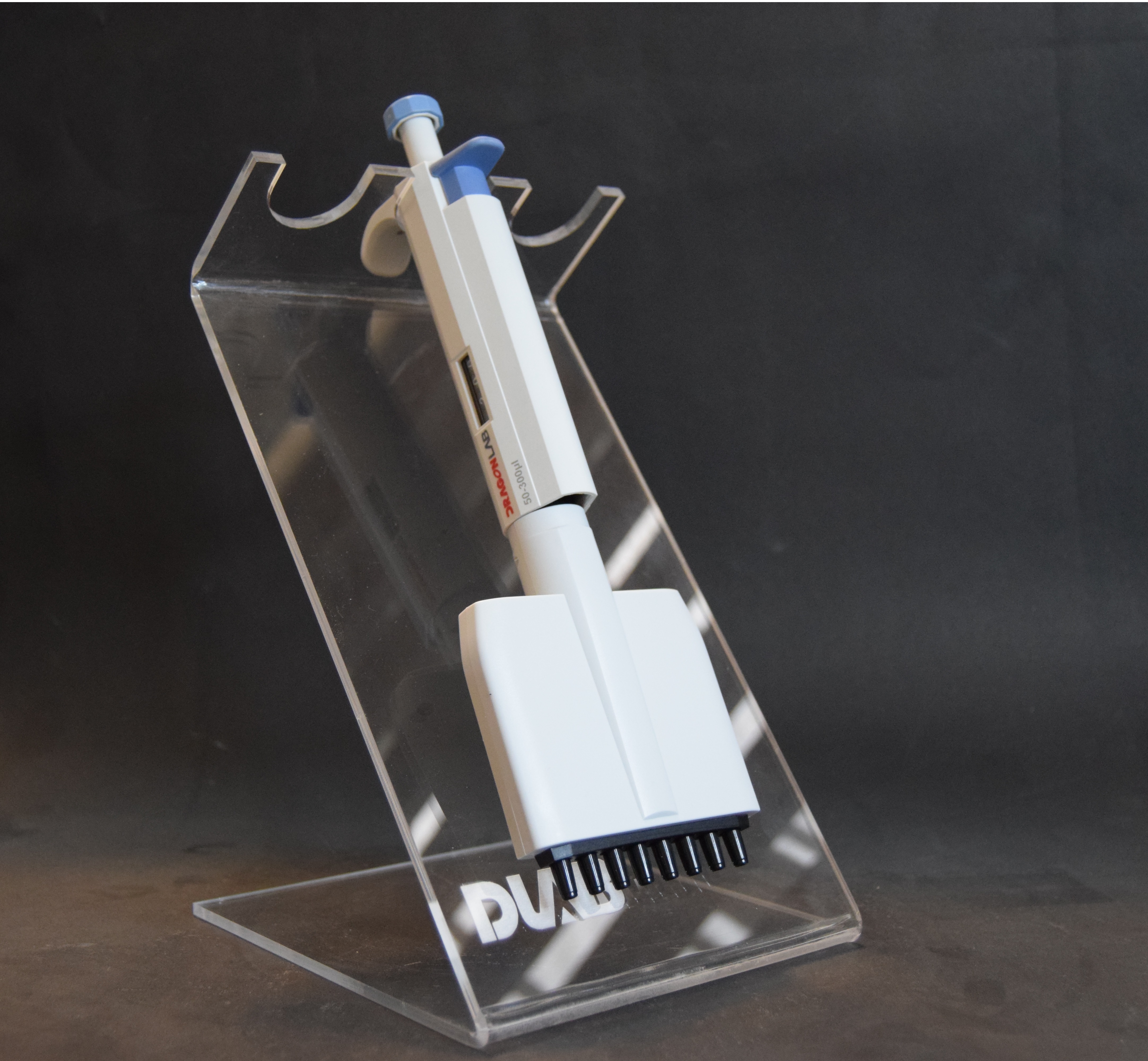 پایه سمپلر خطی 3 خانه	 - Pipettor Holder	 - DLAB Scientific - دستگاه - دستگاه ها و ملزومات آزمایشگاهی - راهیان نلم آزما